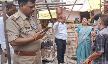 *विंध्याचल में निर्माणाधीन विंध्य कारीडोर का जिलाधिकारी दिव्या मित्तल ने प्रगति कार्य का किया निरीक्षण साथ में नगर मजिस्ट्रेट विनय कुमार सिंह व मंदिर प्रभारी सीपी पांडे रहे मौजूद