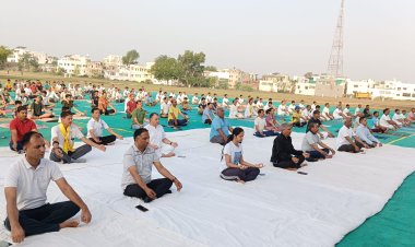 लेख: इतिहास में 21 जून - दुनिया में फहराई योग की पताका