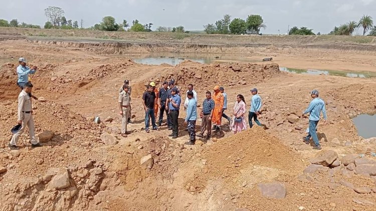 अचानक मिट्टी धसने से चार महिलाएं दबी दो महिला को सुरक्षित निकाला गया, दो कि दबने से हुई मौत