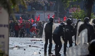 काठमांडू नेपाल : नेपाल की राजधानी में पुलिस और राजशाही समर्थक प्रदर्शनकारियों के बीच झड़प।