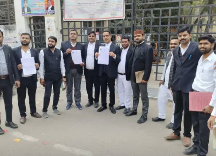 उत्तर प्रदेश उन्नाव: स्वामी प्रसाद मौर्य के खिलाफ उन्नाव के अधिवक्ताओं ने खोला मोर्चा, कोर्ट में वाद दायर, ब्राह्मण जाति के प्रति किया अपमान जनक बयान।