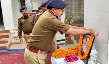 डॉ भीम राव अंबेडकर की पुण्यतिथि पर पुष्पांजलि अर्पित किए: SP ओमबीर सिंह