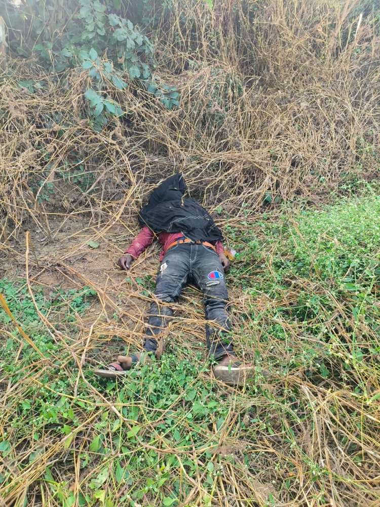 अज्ञात युवक का शव मिलने से कस्वे में मचा हडकंप, मौके पर स्थानीय पुलिस मौजूद