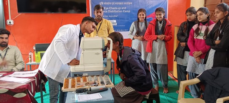 एच.डी.एफ.सी के सहयोग से आसरा सामाजिक लोक कल्याण समिति द्वारा आंखो की जाँच का कैंप लगाया गया।