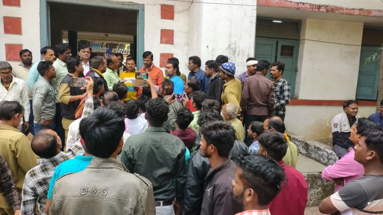 रोड एक्सीडेंट पर बने कानून का विरोध:सिवनी मालवा ड्राइवरों ने नारेबाजी कर, नया कानून वापस लेने की मांग