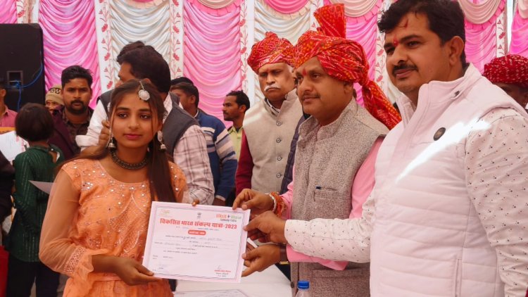 केबिनेट मंत्री हेमंत मीणा ने किया ग्राम पंचायत कानगढ़ एवं भाटभमरिया शिविर का निरीक्षण