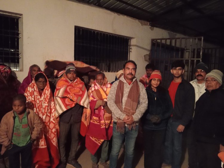 *मऊगंज कलेक्टर अजय श्रीवास्तव सपरिवार रात 9.40 बजे पहुंचे  देवतालाब*