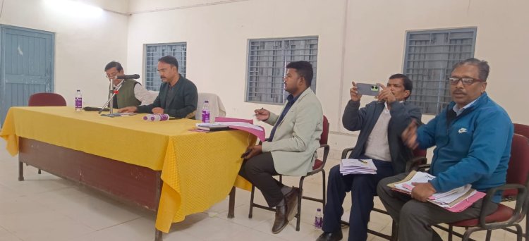 मऊगंज जिले के मऊगंज जनपद सभागार में राजस्व विभाग की समीक्षा बैठक ली गई