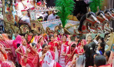 शोभायात्रा निकाल भगवान विश्वकर्मा के प्रति जताई आस्था