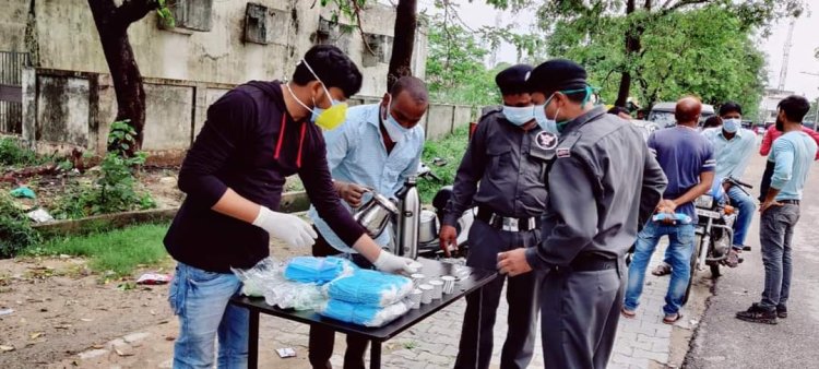 तीन क्रांतिकारी सामाजिक का अनावरण पहल