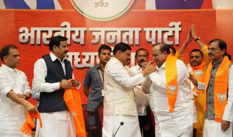 कमलनाथ के नजदीकी कांग्रेस नेता और पूर्व मंत्री दीपक सक्सेना बीजेपी में शामिल