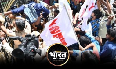 NEET परीक्षा के खिलाफ चेन्नई में स्टूडेंटस फेडरेशन ऑफ़ इंडिया के कार्यकर्ता कर रहे विरोध प्रदर्शन