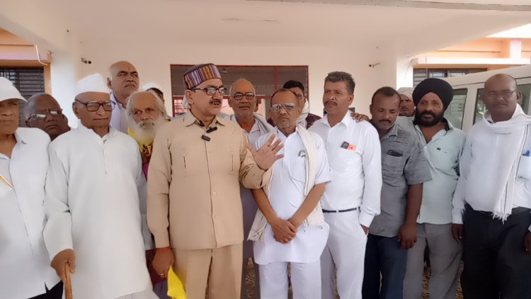 जिला विकास परिषद द्वारा 10 सूत्रीय मांगों को लेकर मऊगंज जिला अपर कलेक्टर को सौपा ज्ञापन।
