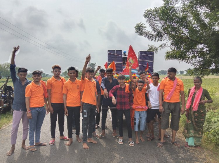 કપડવજ તાલુકા ના ઢેકિયાના મુવાડાથી જય આધ્યાશક્તિ યુવક મંડળ દ્ધારા અંબાજી પગપાળા સંગ જવા ઢેકિયા થી પસ્થાન કરવામાં આવ્યો