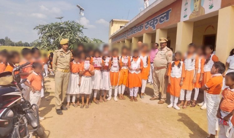 मिशन शक्ति अभियान फेज-05 के तहत महिला सशक्तिकरण हेतु “शक्ति दीदी” कार्यक्रम के माध्यम से जनपद में विभिन्न स्थानों पर शक्ति दीदी/महिला बीट अधिकारियों द्वारा महिलाओं एवं बालिकाओं को साइबर क्राइम के बारे में किया गया जागरूक ।
