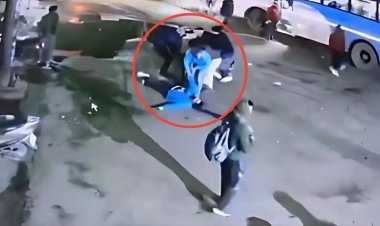 रोडवेज स्टेशन पर महिला से कर रहे थे छेड़छाड़, कंडक्टर ने टोका तो पीट-पीट कर किया अधमरा, भयानक है वीडियो