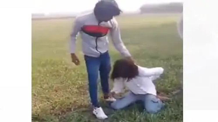 युवक के लंबे बालों को पकड़कर घुमाया, गंजा करके बुरी तरह पीटा, गुप्तांग पर मारी लात