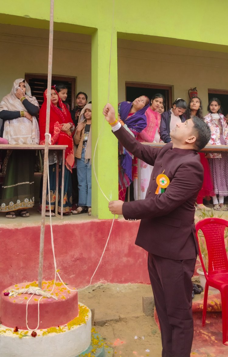 अजोरा देवी जनता उच्चतर माध्यमिक विद्यालय में हर्षोल्लास से मनाया गणतंत्र दिवस
