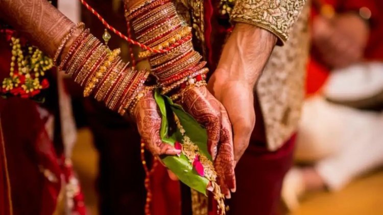 दरोगा और सिपाही की शादी में जबरदस्त हंगामा, सिंदूर भरते ही झड़ा जोरदार थप्पड़; टपकने लगे दुल्हन के आंसू