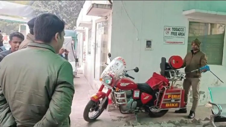 SSP के टेस्ट में फेल हुई 'फायर बाइक', पहले तो स्टार्ट नहीं हुई, फिर पानी नहीं निकला. साहब ने लगा दी क्लास