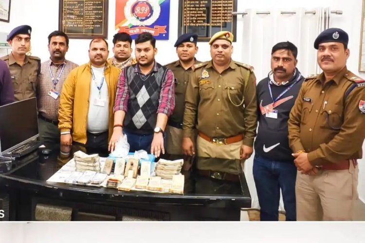 ट्रेन के AC कोच में बैठा था युवक, देखते ही GRP ने पूछा - 'तलाशी दीजिए', फिर टिकट पर नाम देख भागे अफसर