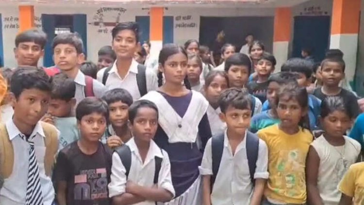 'चुम्मा मांगते हैं, गाल छूते हैं...मन होता है तो एक तरफ से पूरे क्लास को पीटने लगते हैं सर', बिहार का 'रंगीन मिजाज' टीचर