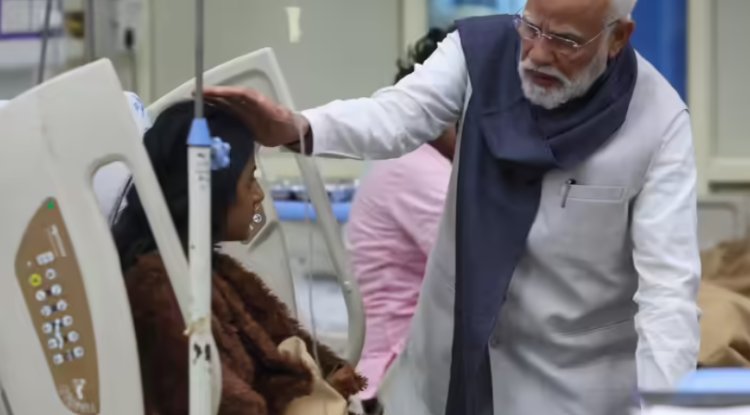 भूटान से दिल्ली पहुंचते ही सीधे LNJP पहुंचे पीएम मोदी, लाल किला धमाके के पीड़ितों से कर रहे मुलाकात