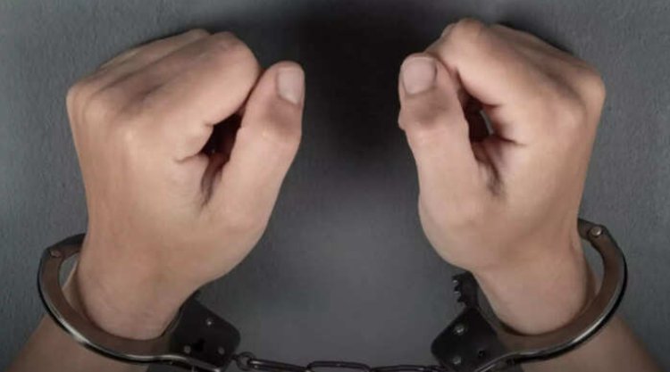 गर्लफ्रेंड संग घूमना था... कारोबारी को रास्ते में छोड़ लाखों रुपये लेकर ड्राइवर फरार, पुलिस ने सैर-सपाटा करते मनाली में पकड़ा