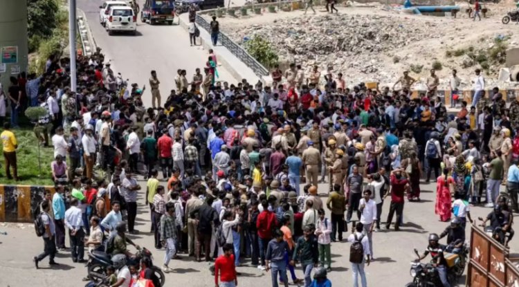 नोएडा में मजदूरों का उग्र प्रदर्शन, पुलिस ने 60 को किया गिरफ्तार, 200 से अधिक लोग हिरासत में