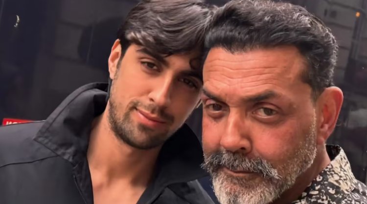 बॉबी देओल के 26 साल के बेटे को देख लोगों को याद आई 'सोल्जर', NYU से फाइनेंस में ग्रेजुएट हैं आर्यमन